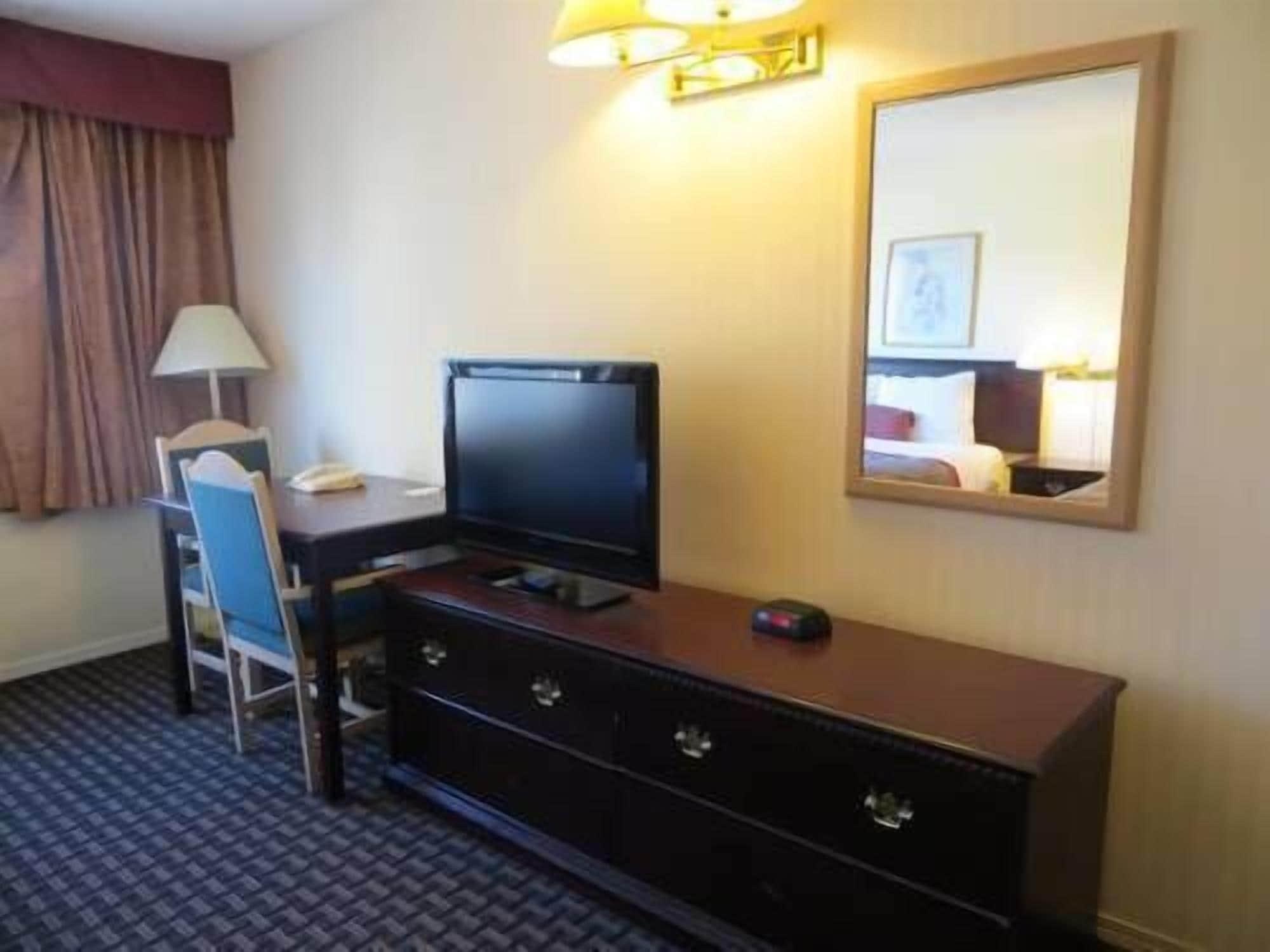 Ramada Limited Calgary Ξενοδοχείο Εξωτερικό φωτογραφία