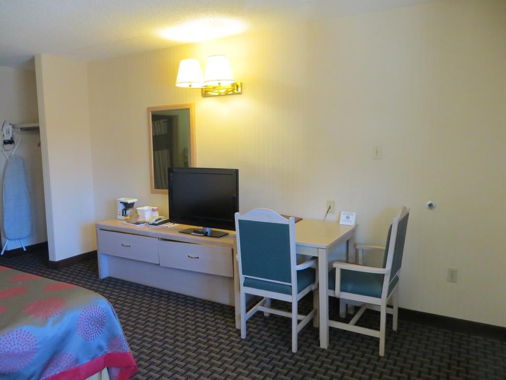 Ramada Limited Calgary Ξενοδοχείο Εξωτερικό φωτογραφία