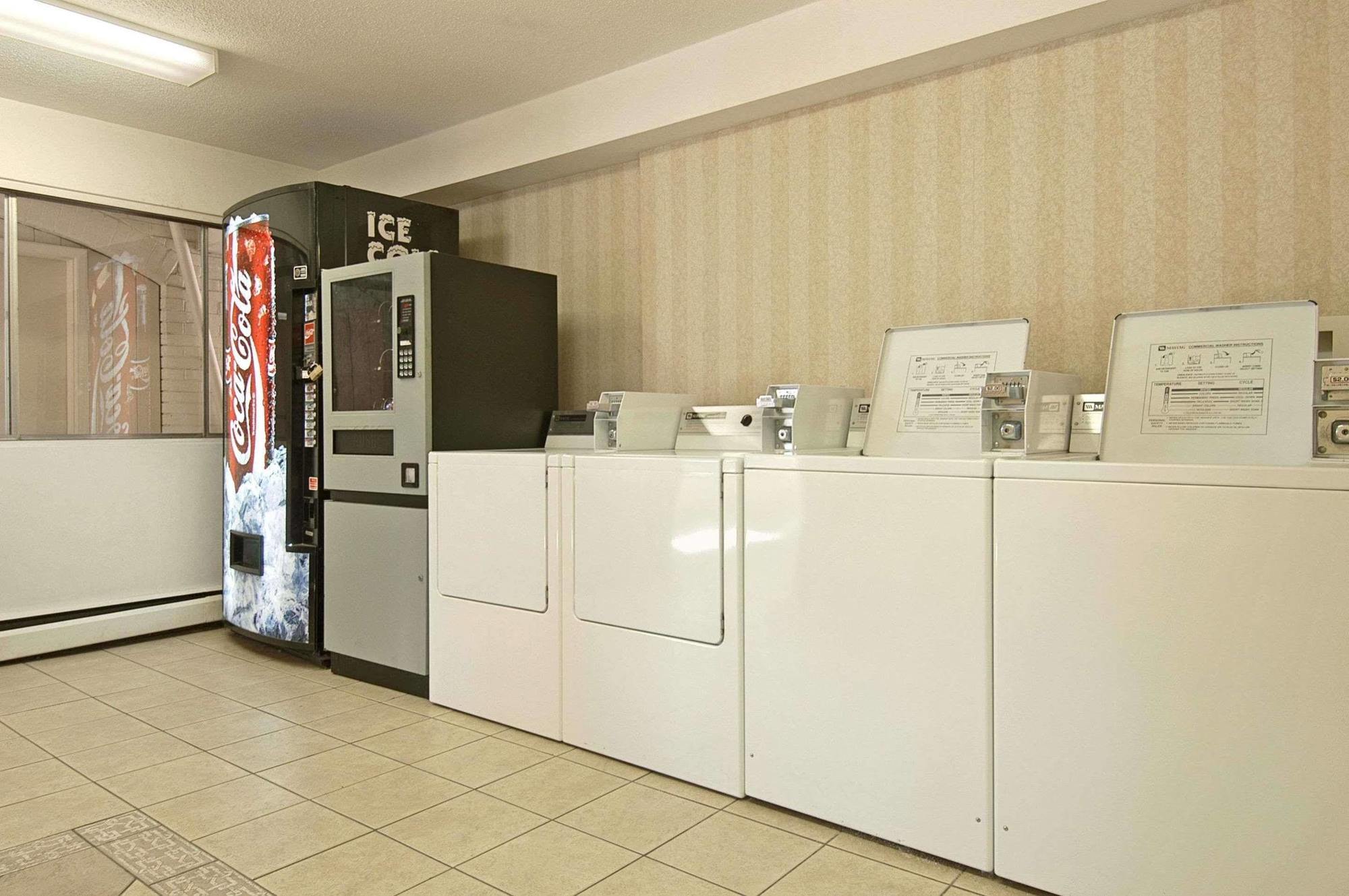 Ramada Limited Calgary Ξενοδοχείο Εξωτερικό φωτογραφία