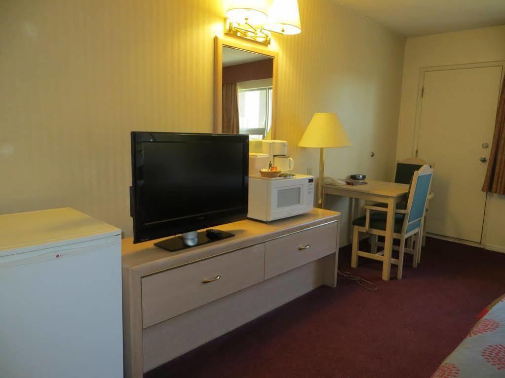 Ramada Limited Calgary Ξενοδοχείο Εξωτερικό φωτογραφία